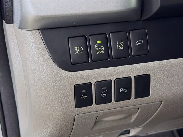 2015 Silver Sky Metallic Toyota Highlander Limited Platinum V6 AWD SUV