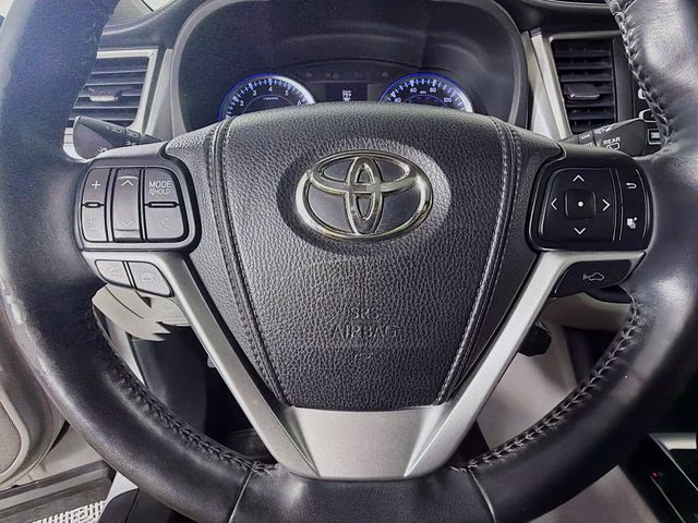 2015 Silver Sky Metallic Toyota Highlander Limited Platinum V6 AWD SUV