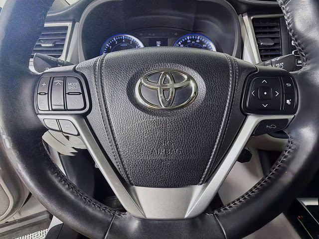 2015 Silver Sky Metallic Toyota Highlander Limited Platinum V6 AWD SUV