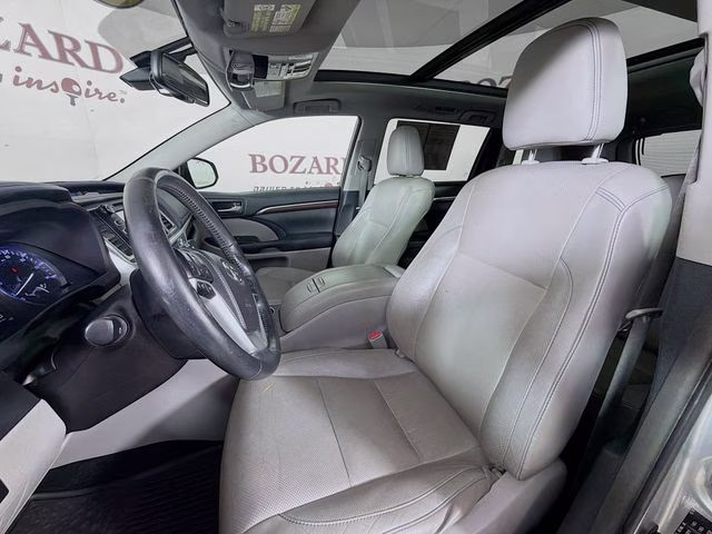 2015 Silver Sky Metallic Toyota Highlander Limited Platinum V6 AWD SUV