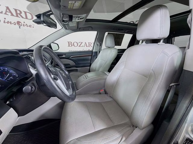2015 Silver Sky Metallic Toyota Highlander Limited Platinum V6 AWD SUV