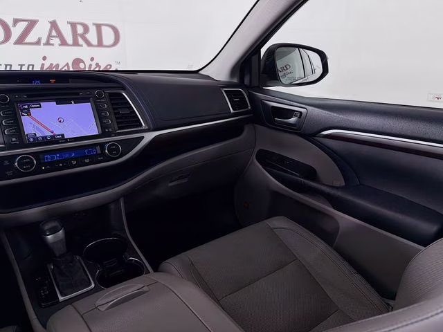 2015 Silver Sky Metallic Toyota Highlander Limited Platinum V6 AWD SUV