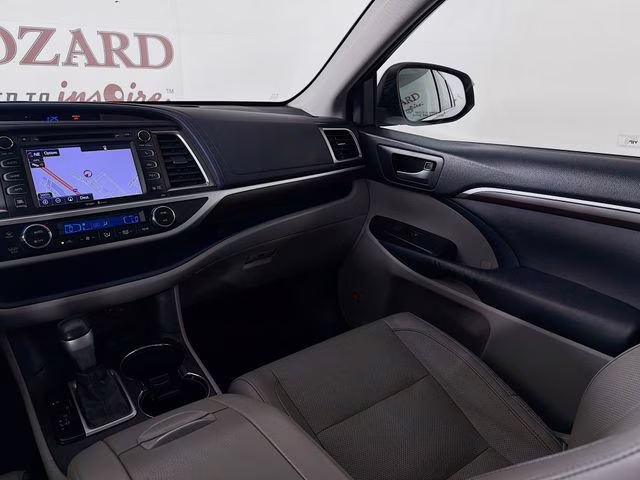 2015 Silver Sky Metallic Toyota Highlander Limited Platinum V6 AWD SUV