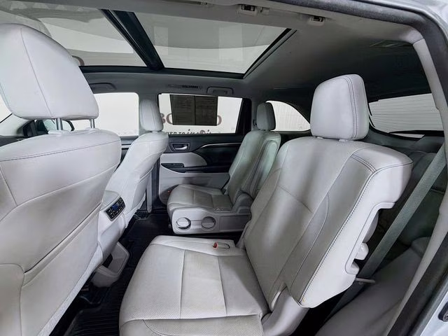 2015 Silver Sky Metallic Toyota Highlander Limited Platinum V6 AWD SUV