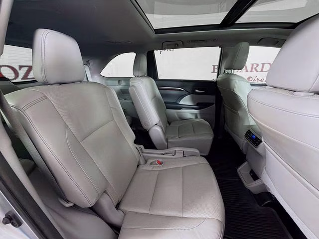 2015 Silver Sky Metallic Toyota Highlander Limited Platinum V6 AWD SUV