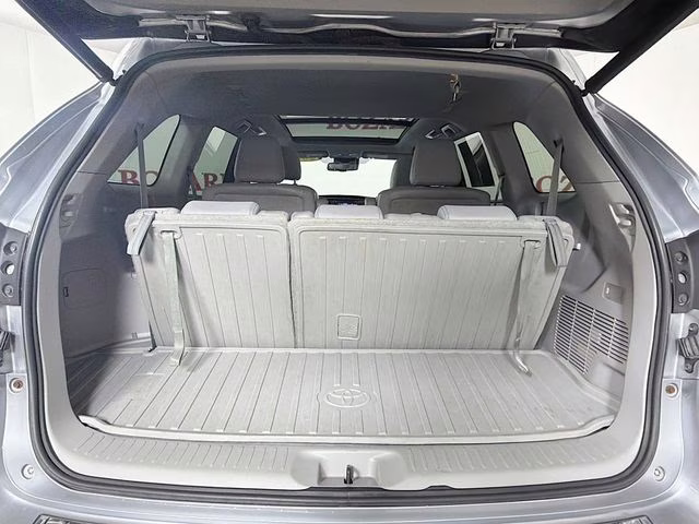 2015 Silver Sky Metallic Toyota Highlander Limited Platinum V6 AWD SUV