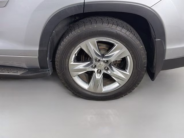 2015 Silver Sky Metallic Toyota Highlander Limited Platinum V6 AWD SUV