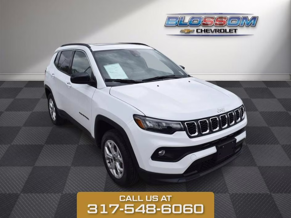 2025 Bright White Clearcoat Jeep Compass Latitude 4X4 SUV