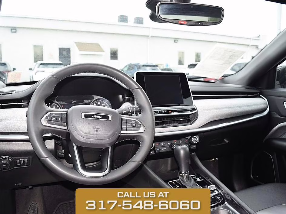 2025 Bright White Clearcoat Jeep Compass Latitude 4X4 SUV