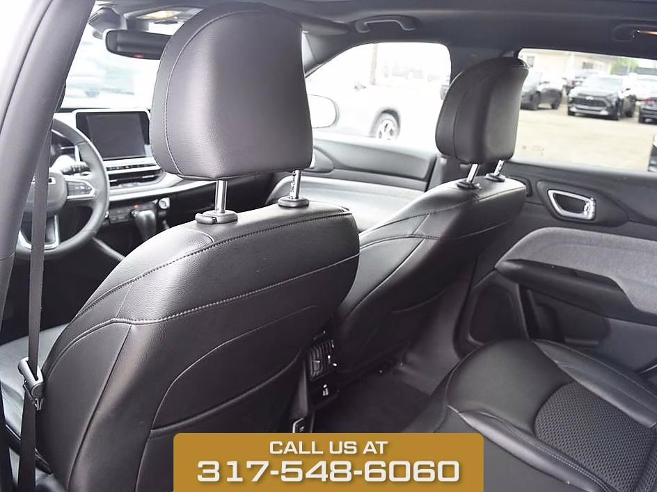 2025 Bright White Clearcoat Jeep Compass Latitude 4X4 SUV
