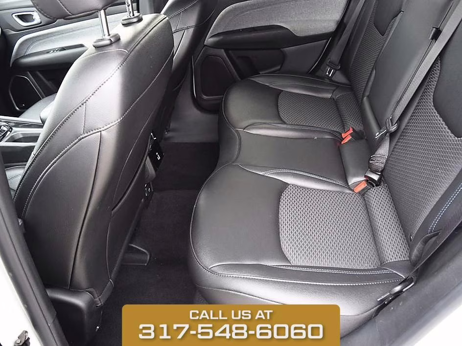 2025 Bright White Clearcoat Jeep Compass Latitude 4X4 SUV