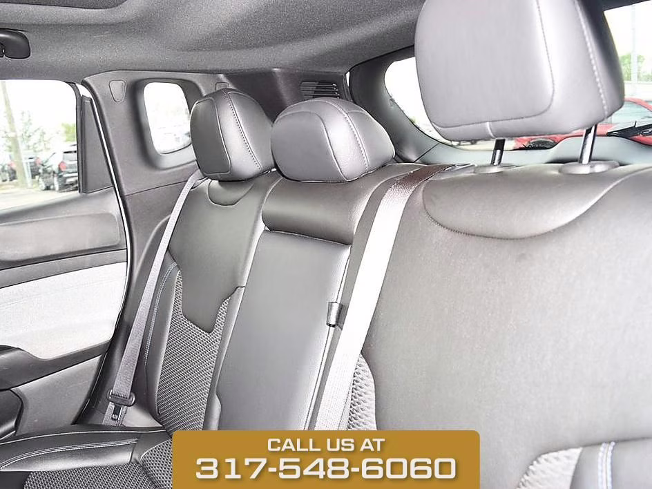 2025 Bright White Clearcoat Jeep Compass Latitude 4X4 SUV