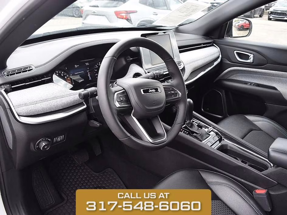 2025 Bright White Clearcoat Jeep Compass Latitude 4X4 SUV