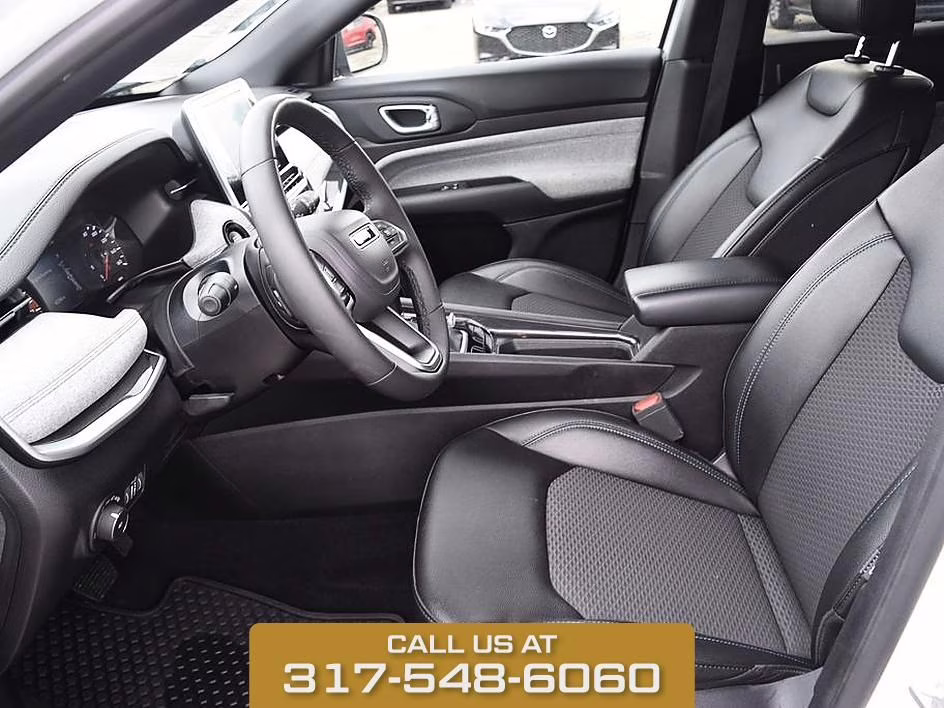 2025 Bright White Clearcoat Jeep Compass Latitude 4X4 SUV