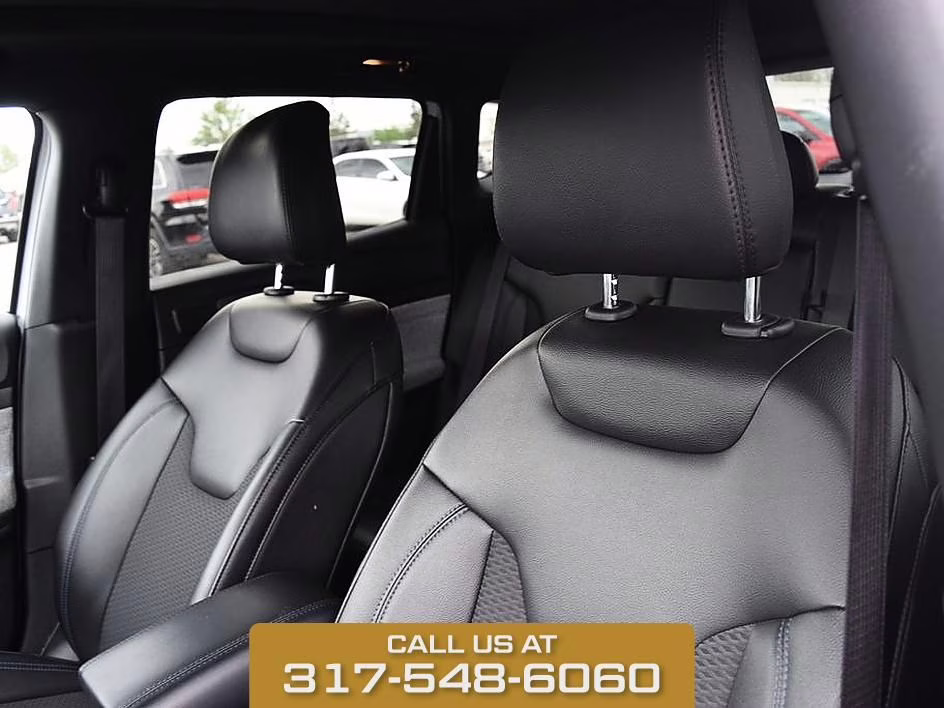 2025 Bright White Clearcoat Jeep Compass Latitude 4X4 SUV
