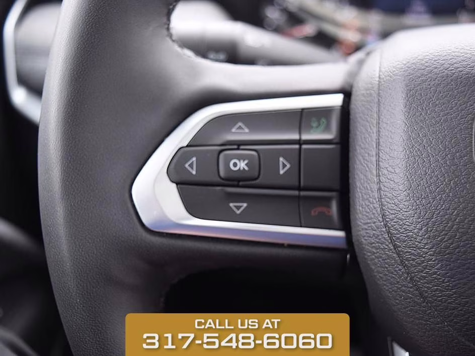 2025 Bright White Clearcoat Jeep Compass Latitude 4X4 SUV