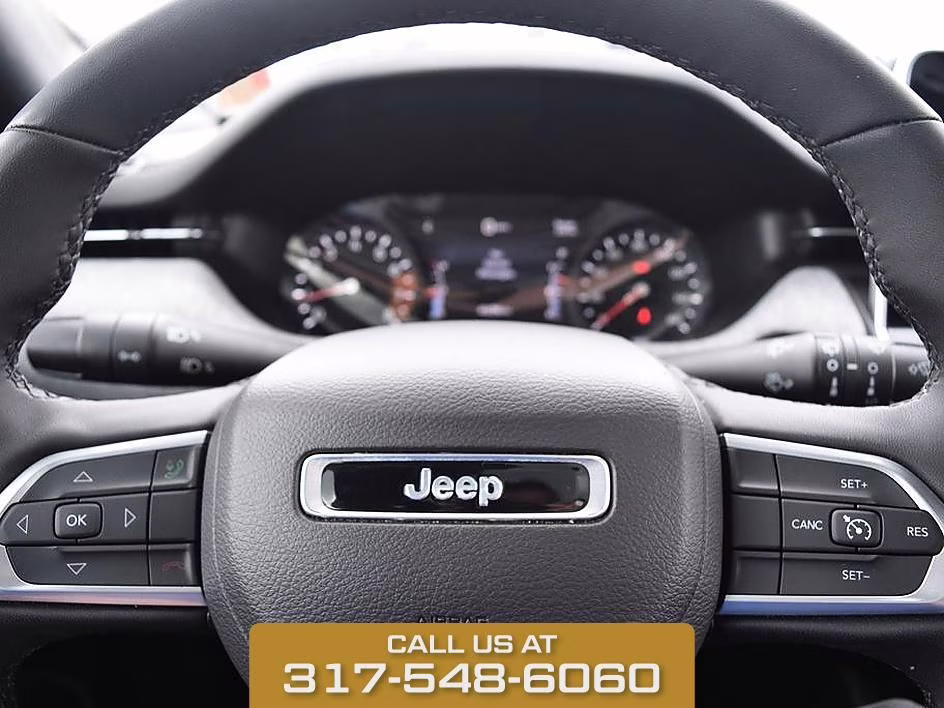 2025 Bright White Clearcoat Jeep Compass Latitude 4X4 SUV
