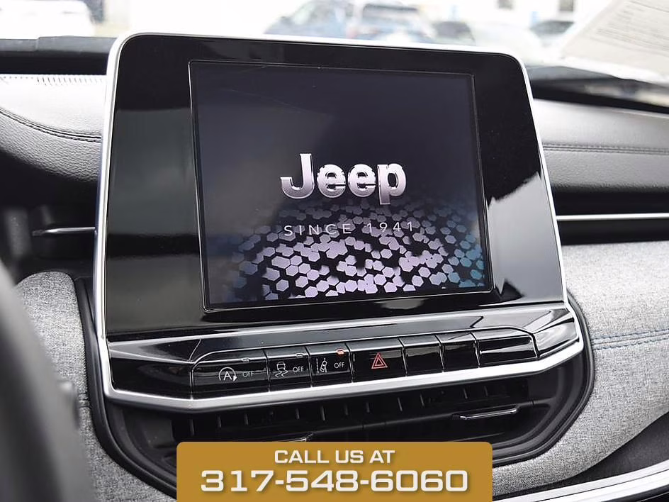 2025 Bright White Clearcoat Jeep Compass Latitude 4X4 SUV
