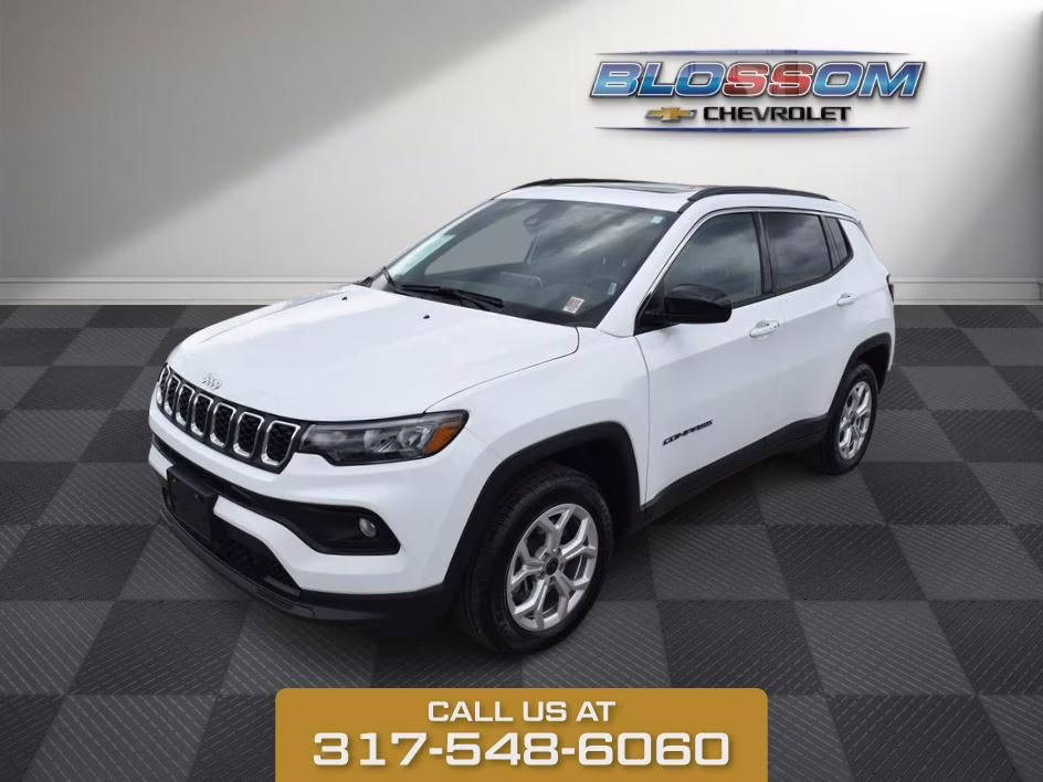 2025 Bright White Clearcoat Jeep Compass Latitude 4X4 SUV