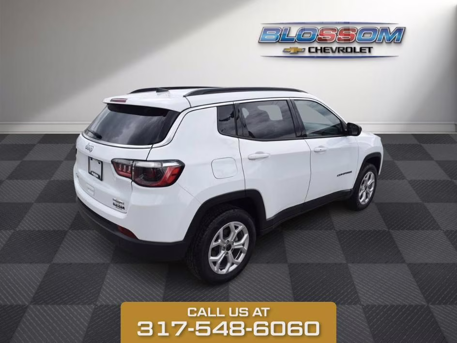 2025 Bright White Clearcoat Jeep Compass Latitude 4X4 SUV