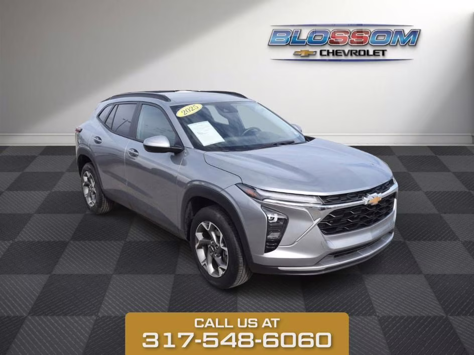 2025 Sterling Gray Metallic Chevrolet Trax LT FWD SUV