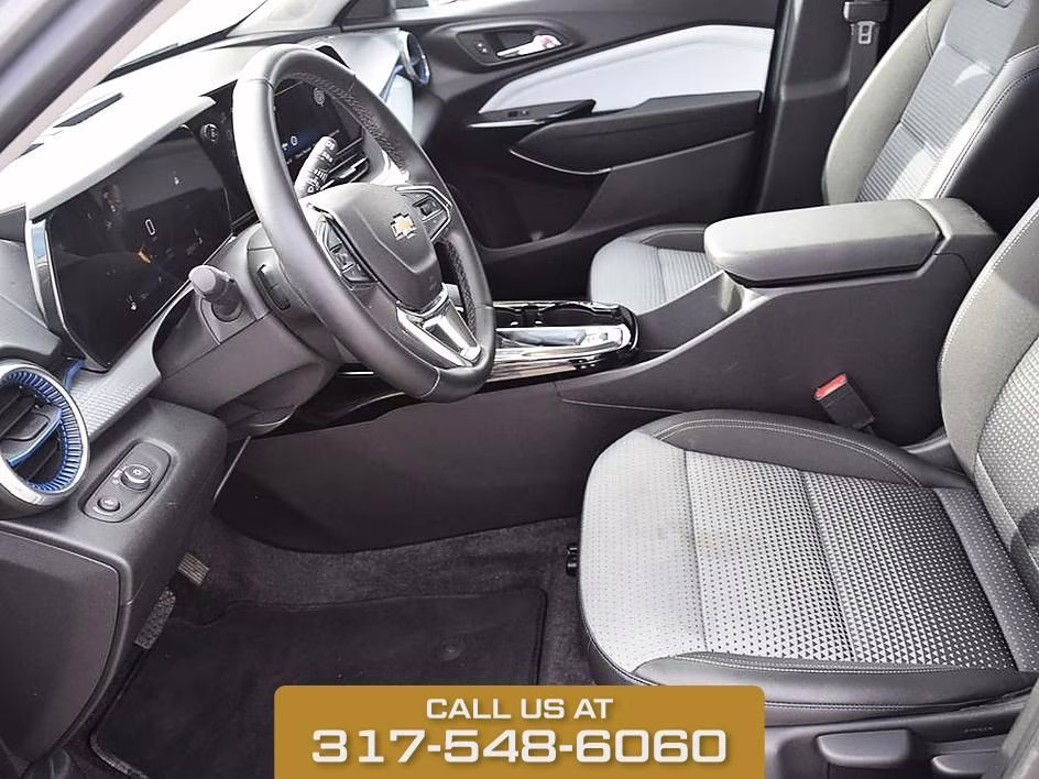2025 Sterling Gray Metallic Chevrolet Trax LT FWD SUV