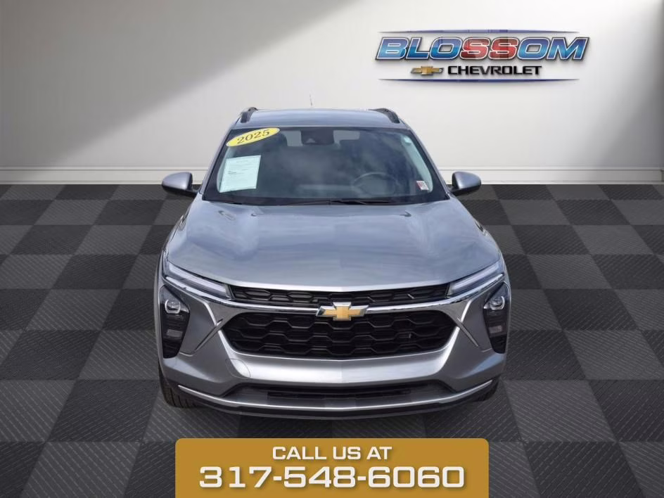 2025 Sterling Gray Metallic Chevrolet Trax LT FWD SUV