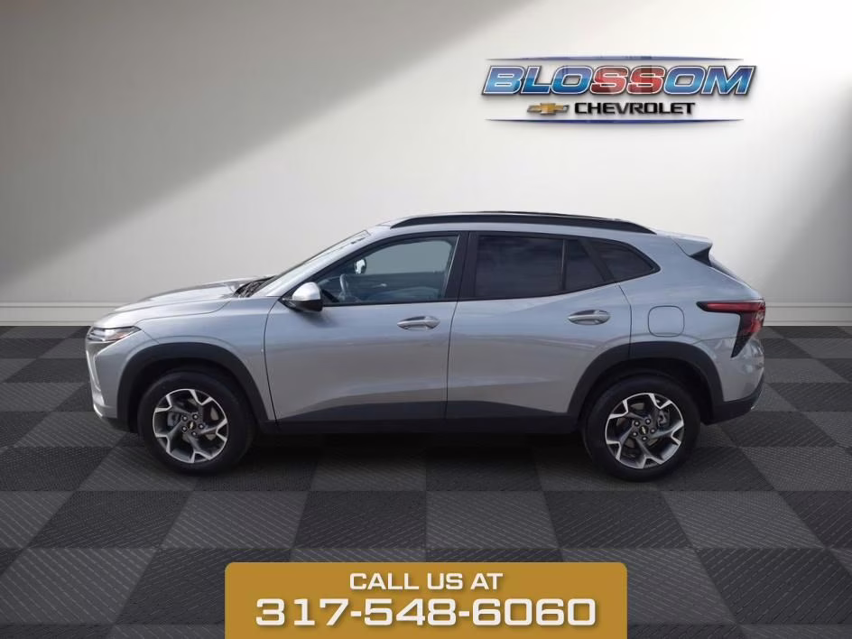 2025 Sterling Gray Metallic Chevrolet Trax LT FWD SUV