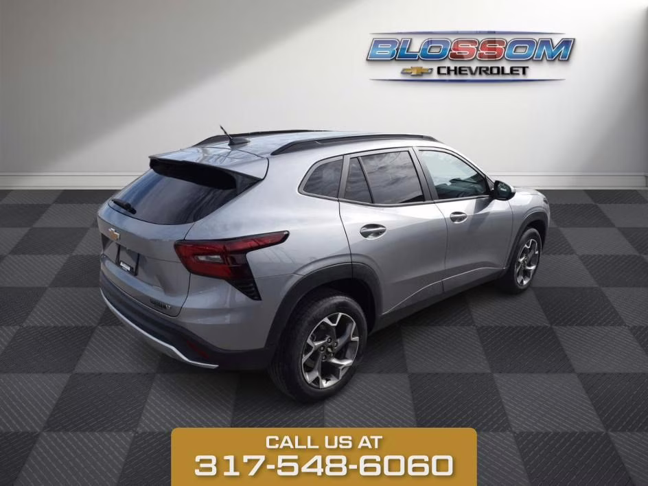 2025 Sterling Gray Metallic Chevrolet Trax LT FWD SUV