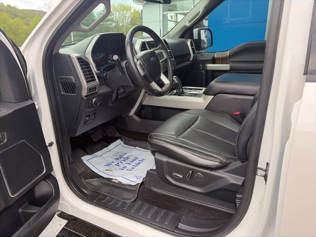 2018 White Platinum Clearcoat Metallic Ford F-150 Lariat 4X4 Truck
