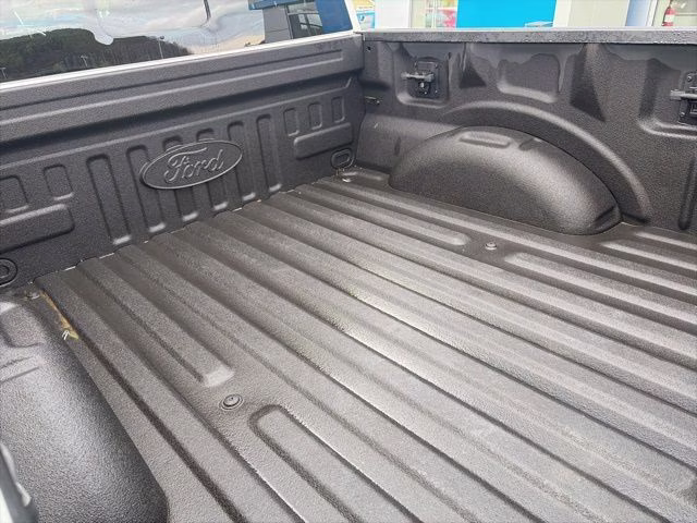 2018 White Platinum Clearcoat Metallic Ford F-150 Lariat 4X4 Truck