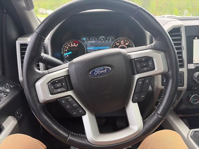 2018 White Platinum Clearcoat Metallic Ford F-150 Lariat 4X4 Truck