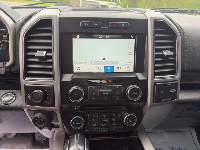 2018 White Platinum Clearcoat Metallic Ford F-150 Lariat 4X4 Truck