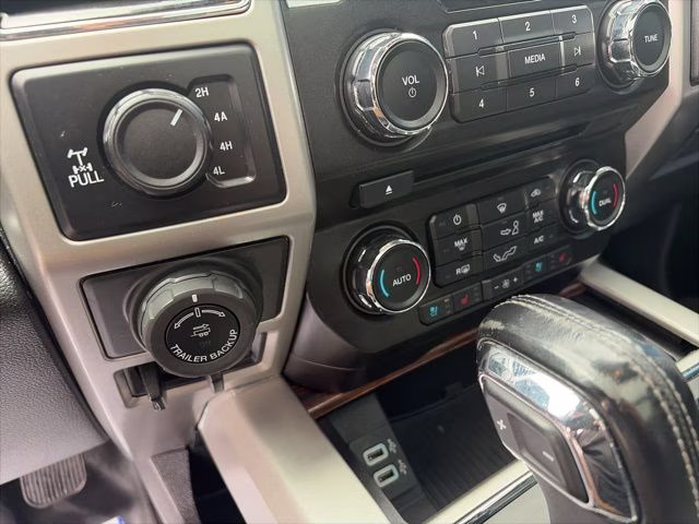 2018 White Platinum Clearcoat Metallic Ford F-150 Lariat 4X4 Truck