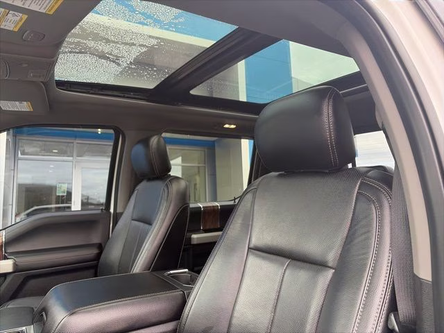 2018 White Platinum Clearcoat Metallic Ford F-150 Lariat 4X4 Truck