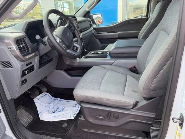 2025 White Metallic Ford F-150 XLT 4X4 Truck