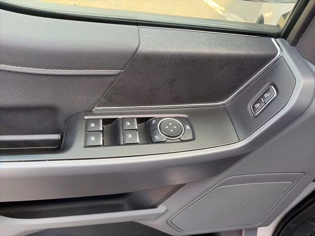 2025 White Metallic Ford F-150 XLT 4X4 Truck