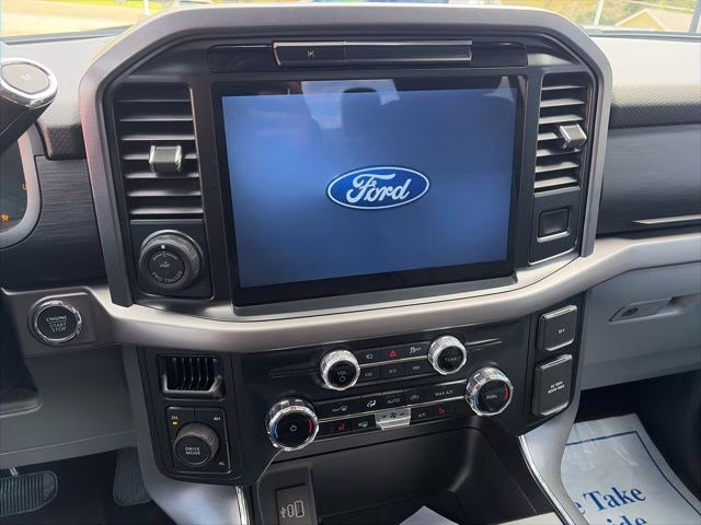 2025 White Metallic Ford F-150 XLT 4X4 Truck