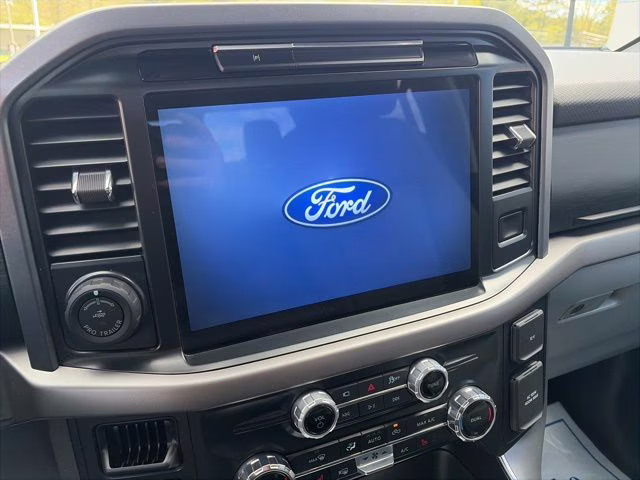 2025 White Metallic Ford F-150 XLT 4X4 Truck