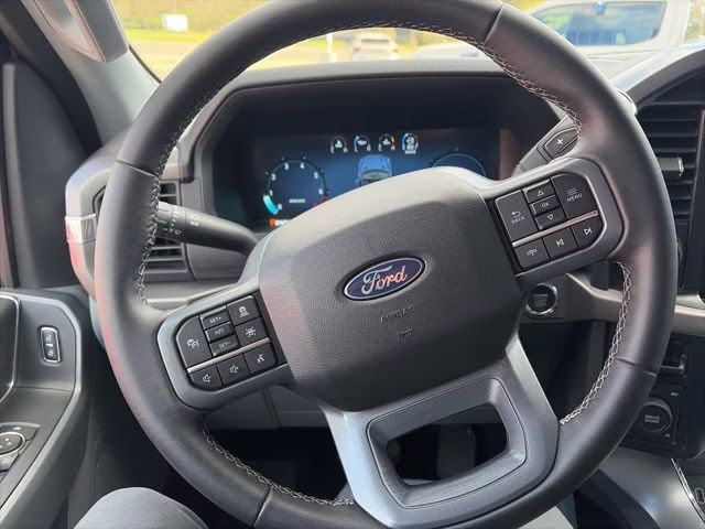 2025 White Metallic Ford F-150 XLT 4X4 Truck