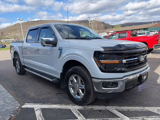 2025 White Metallic Ford F-150 XLT 4X4 Truck