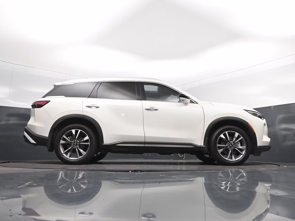 2023 Majestic White INFINITI QX60 LUXE FWD SUV
