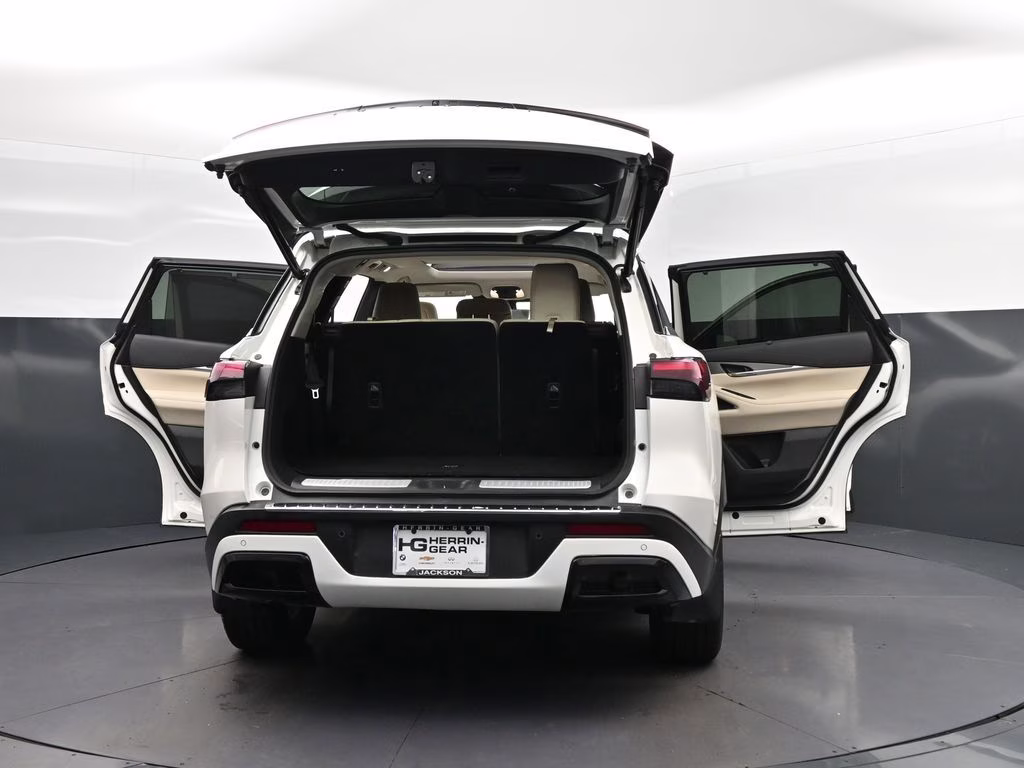 2023 Majestic White INFINITI QX60 LUXE FWD SUV