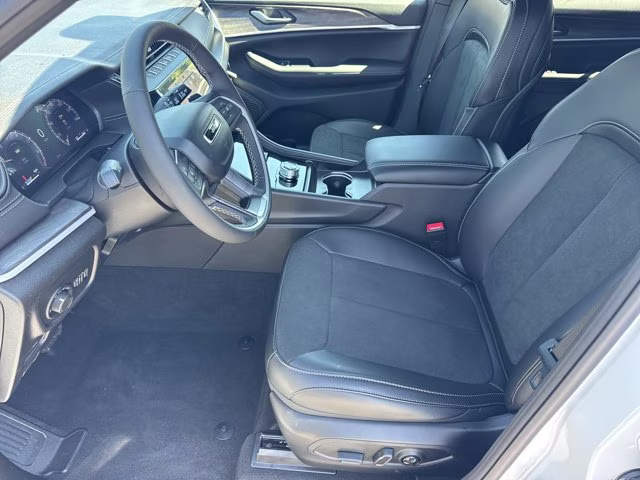 2026 Bright White Clearcoat Jeep Grand Cherokee L Laredo Altitude RWD SUV