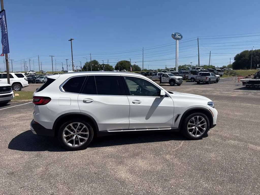 2023 Alpine White BMW X5 sDrive40i RWD SUV