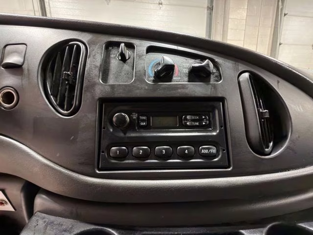 2006 Oxford White Clearcoat Ford E-250 Commercial RWD Van