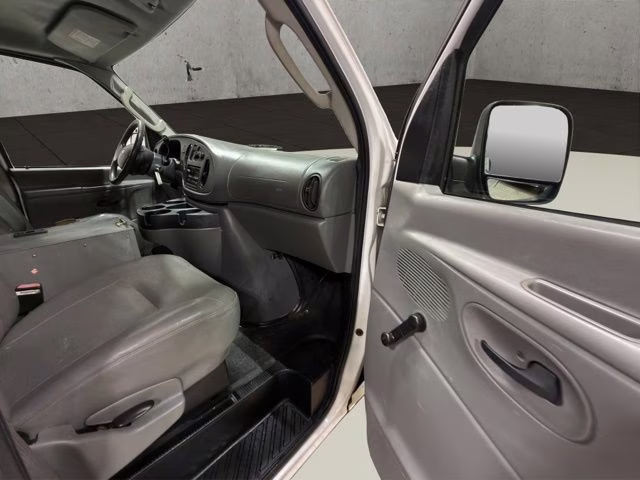 2006 Oxford White Clearcoat Ford E-250 Commercial RWD Van