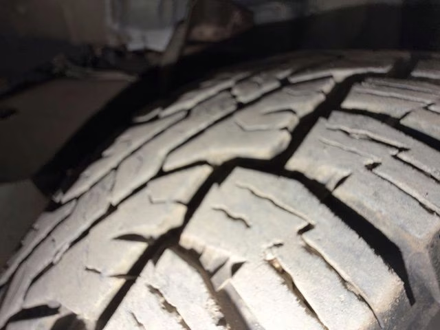 2006 Oxford White Clearcoat Ford E-250 Commercial RWD Van