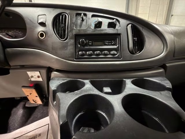 2006 Oxford White Clearcoat Ford E-250 Commercial RWD Van