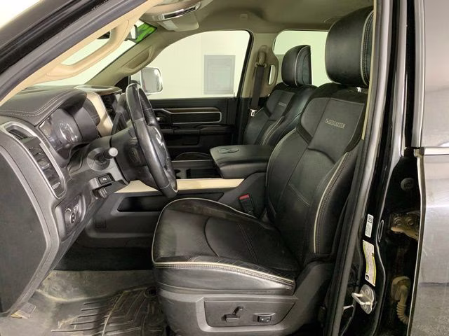 2022 Diamond Black Crystal Pearlcoat Ram 2500 Laramie 4X4 Truck